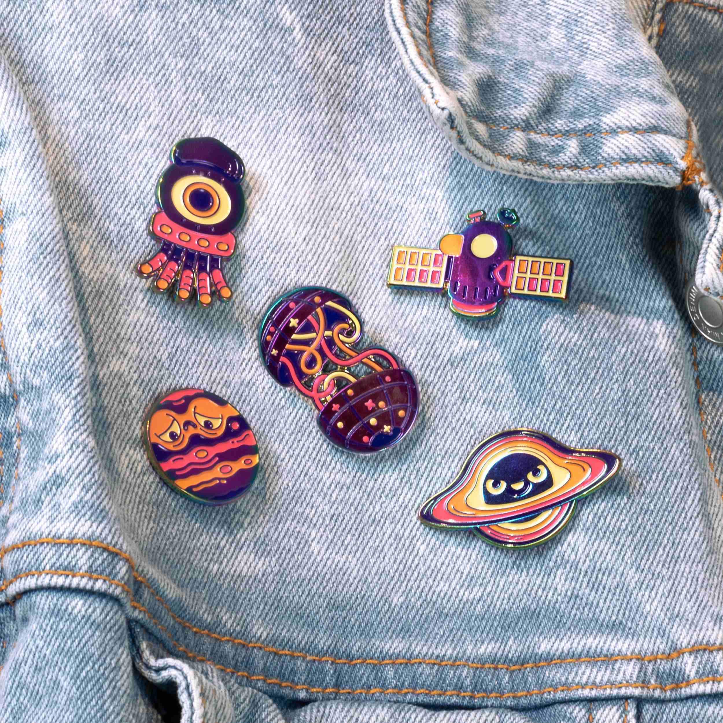 Alien Enamel Pin - Image 3